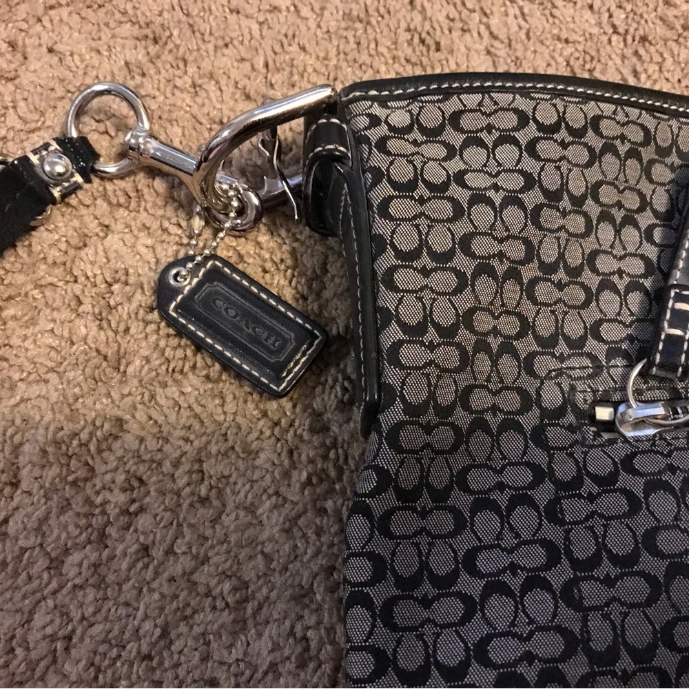 Coach Black & Gray Signature Jacquard Crossbody Shoulder Bag F10944 Vintage 2007 - Picture 2 of 6